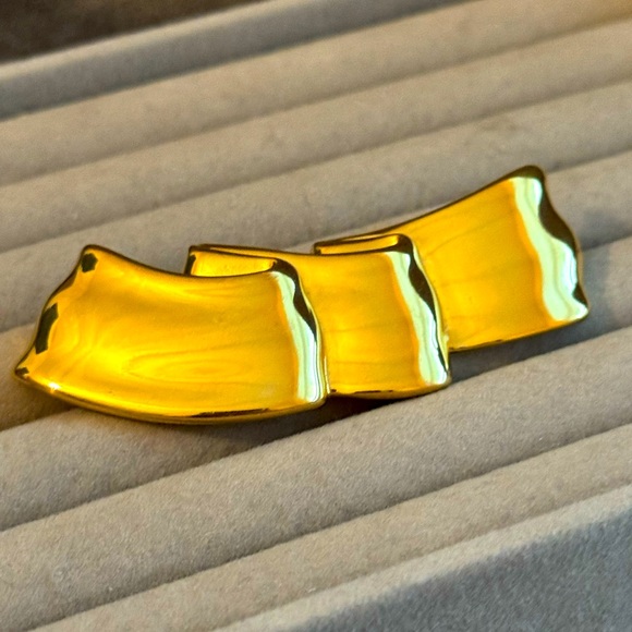 Vintage Givenchy brooch - Picture 1 of 5